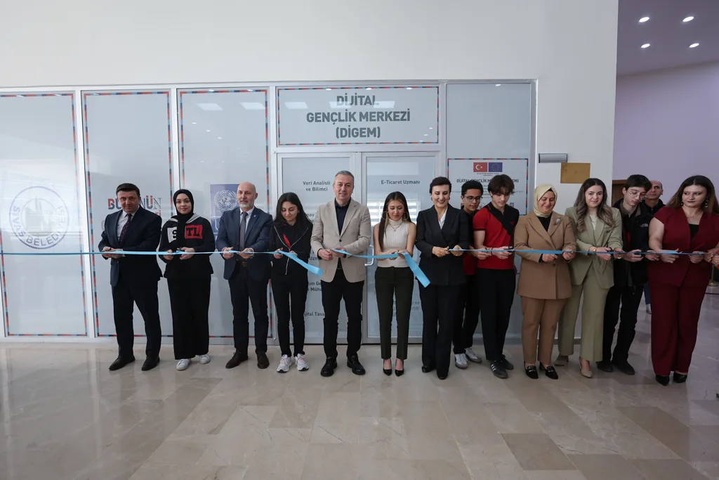 GENÇLER İÇİN DİJİTAL GENÇLİK MERKEZİ AÇILDI…