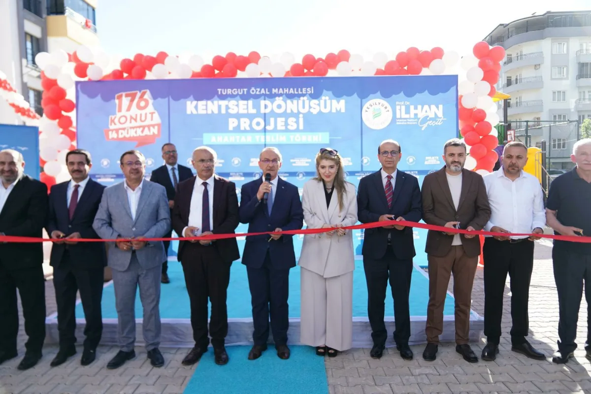 KENTSEL DÖNÜŞÜM PROJESİ “YEŞİL YAŞAM EVLERİ” HAK SAHİPLERİNE TESLİM EDİLDİ