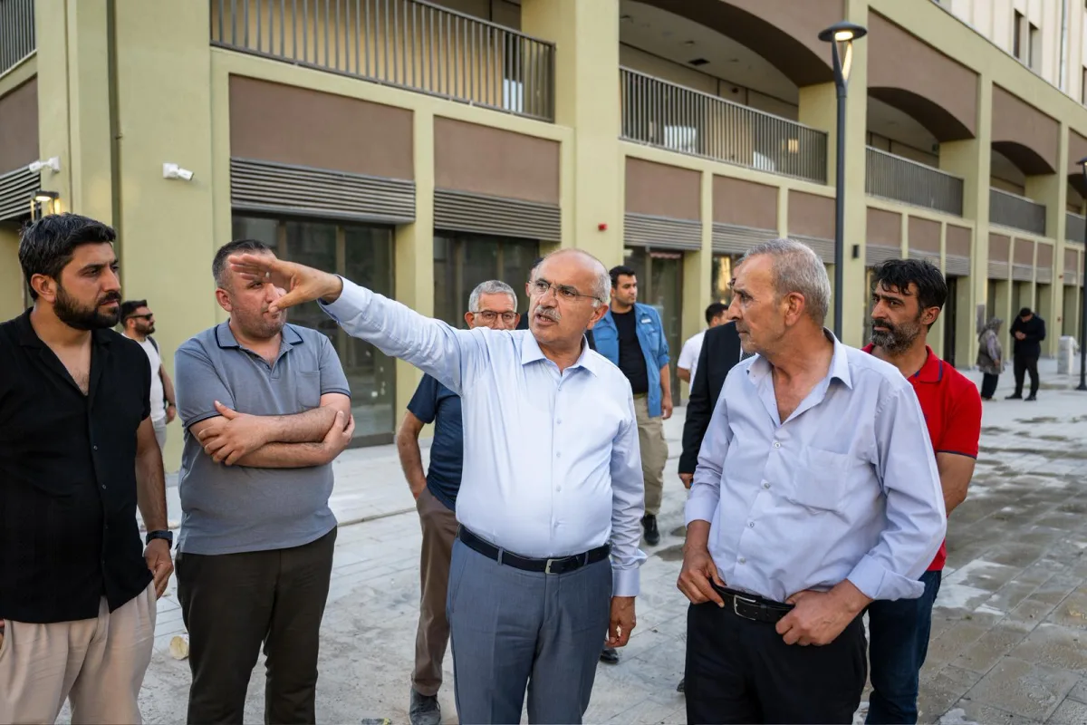 BAŞKAN ER ÇARŞI MERKEZİNDE    İNCELEMELERDE BULUNDU 