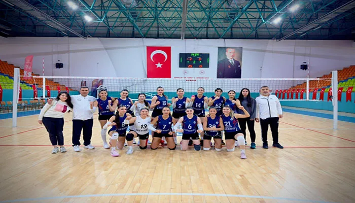 Elazığ Belediyespor Kadın Voleybol Takımı, Zirvedeki Yerini Perçinledi