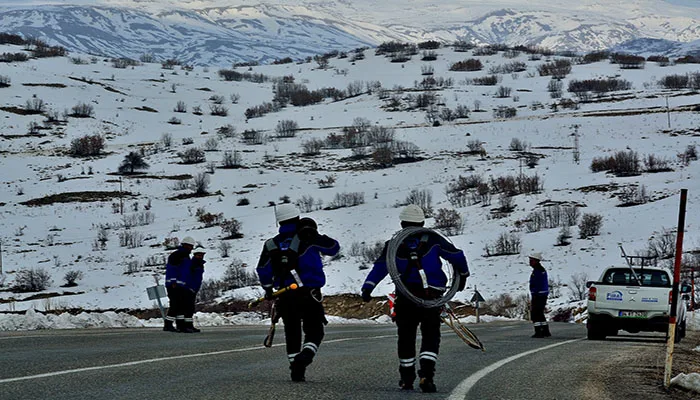 Fırat EDAŞ, Zorlu Kış Şartlarına Karşı Sahada Önlemlerini Aldı