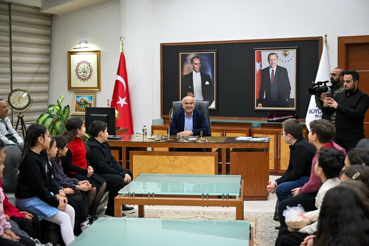 MİNİK YÜREKLERDEN BAŞKAN ER’E ANLAMLI ZİYARET