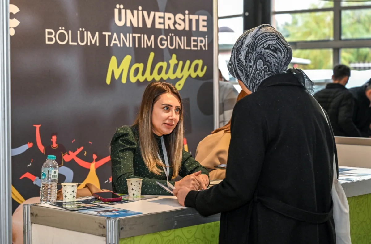 Üniversite Bölüm Tanıtım Günlerine Öğrenciler İlgi Gösterdi