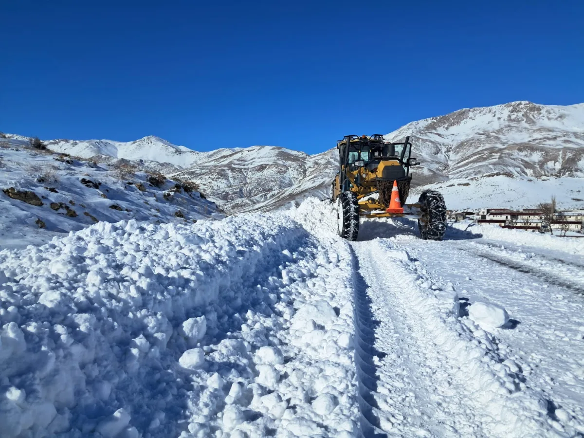 107 MAHALLEDE 2 BİN 475 KİLOMETRE YOL ULAŞIMA AÇILDI
