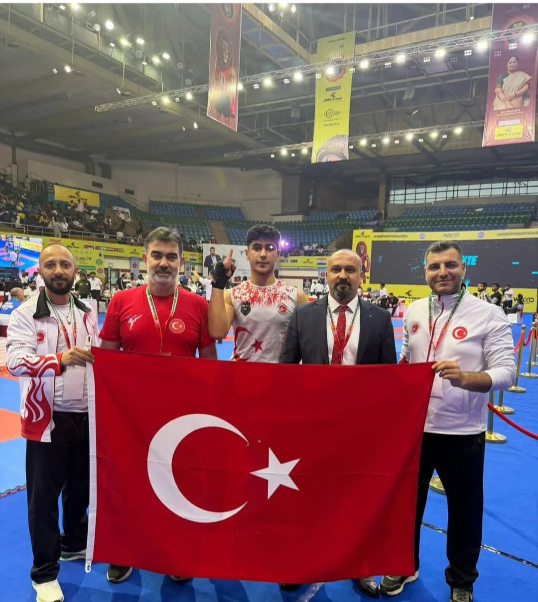 MALATYA’YA ULUSLARARASI GURUR İSHAK KOCAMAN HİNDİSTAN’DAN ALTIN MADALYA İLE DÖNDÜ