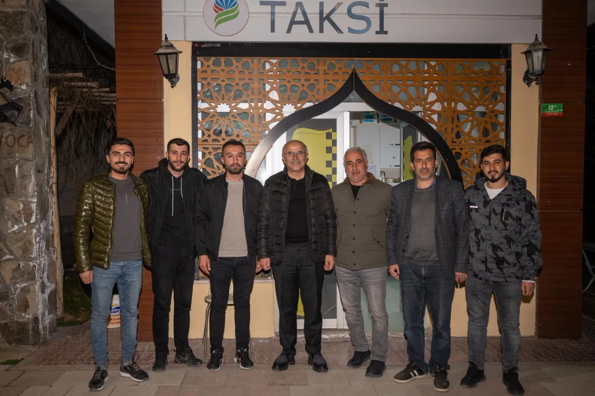 Taksici esnafıyla bir araya gelen Başkan Er: "MALATYA'DA TRAFİĞİ RAHATLATACAK YENİ YOLLAR AÇIYORUZ