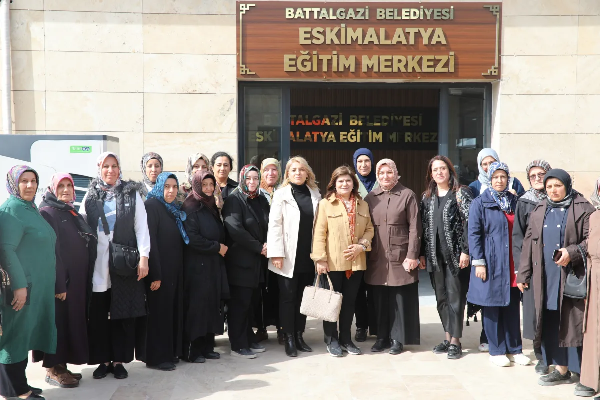BATTALGAZİ BELEDİYESİ PROJE VE YATIRIMLARI AK PARTİ YEŞİLYURT KADIN KOLLARI’NA TANITILDI