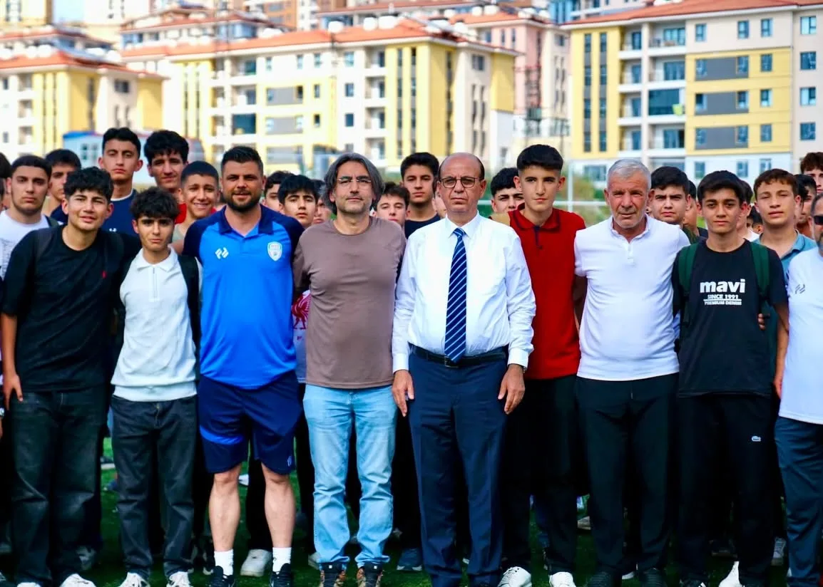 BAŞKAN GEÇİT, YEŞİLYURTSPOR’UN ALT YAPI SEÇMELERİNİ TAKİP ETTİ