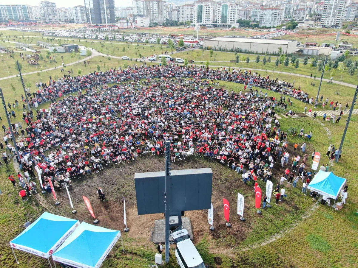 MALATYALILAR MİLLİ HEYECANI YÜZÜNCÜ YIL KENT PARKI’NDA YAŞADI 