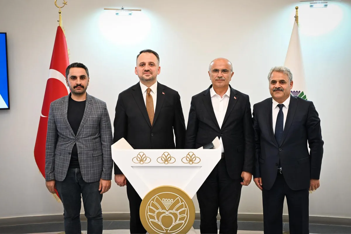 Bakan Yardımcısı Dr. Enes Eminoğlu'ndan Şehir Kütüphanesine Tam Not 