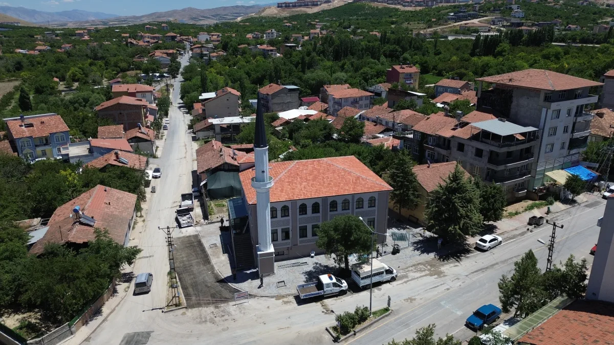 BATTALGAZİ BELEDİYESİ MEHMET TURGUT CAMİİ'Nİ AÇILIŞA HAZIRLADI