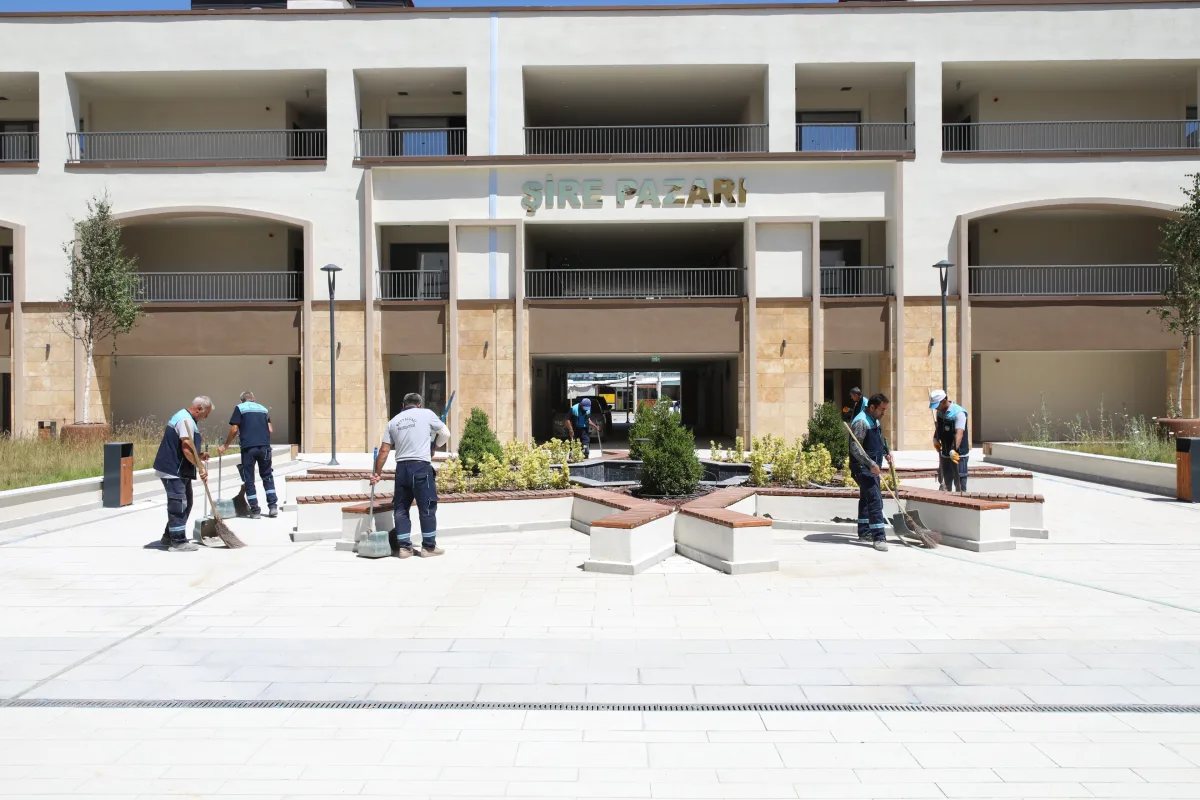 BATTALGAZİ BELEDİYESİ’NDEN AKPINAR ÇARŞISI’NDA TEMİZLİK ÇALIŞMASI