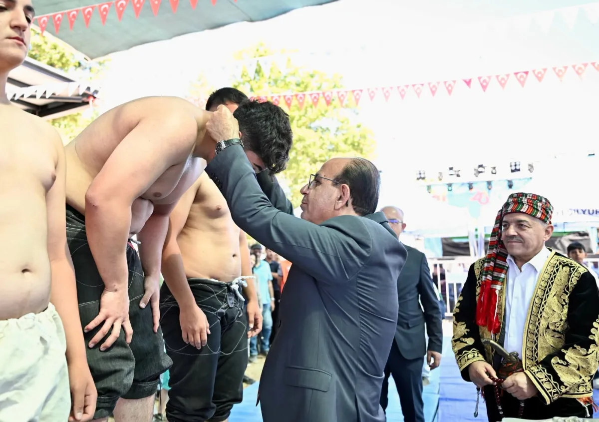 YEŞİLYURT KİRAZ FESTİVALİ’NDE KARAKUCAK GÜREŞLERİ HEYECANI YAŞANDI
