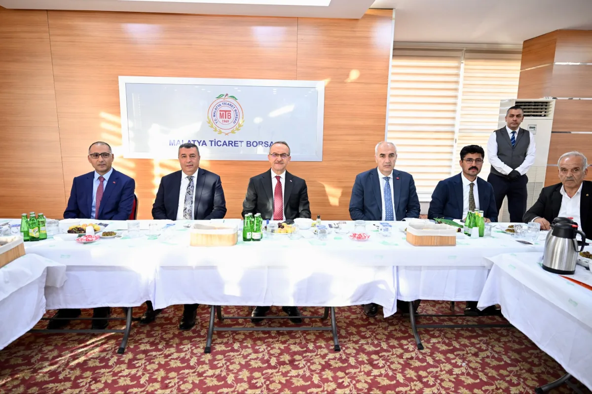 Vali Seddar Yavuz, İhracatçılarla Bir Araya Geldi 