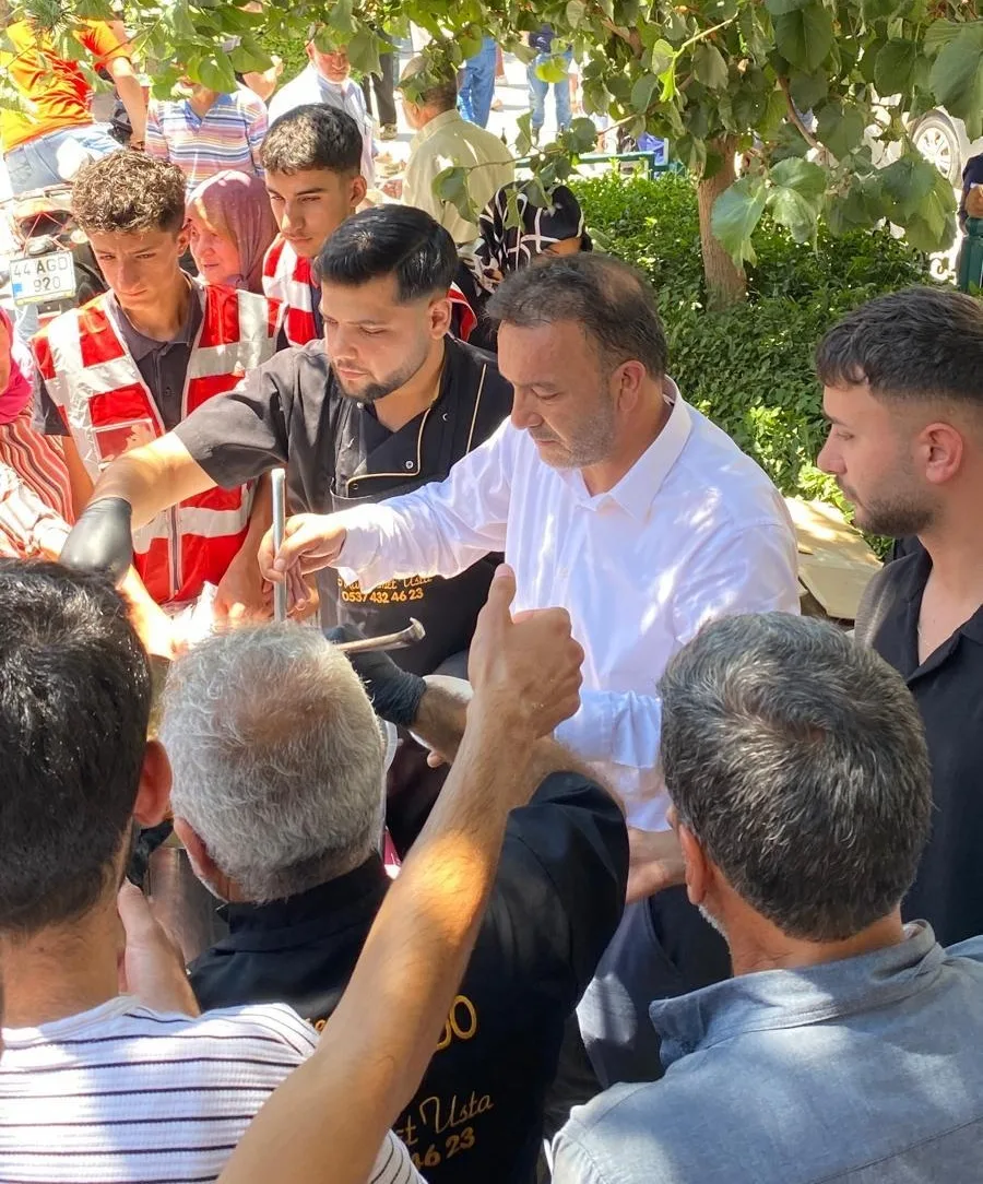 Yeniden Refah Partisi'nden Malatya'da aşure ikramı!