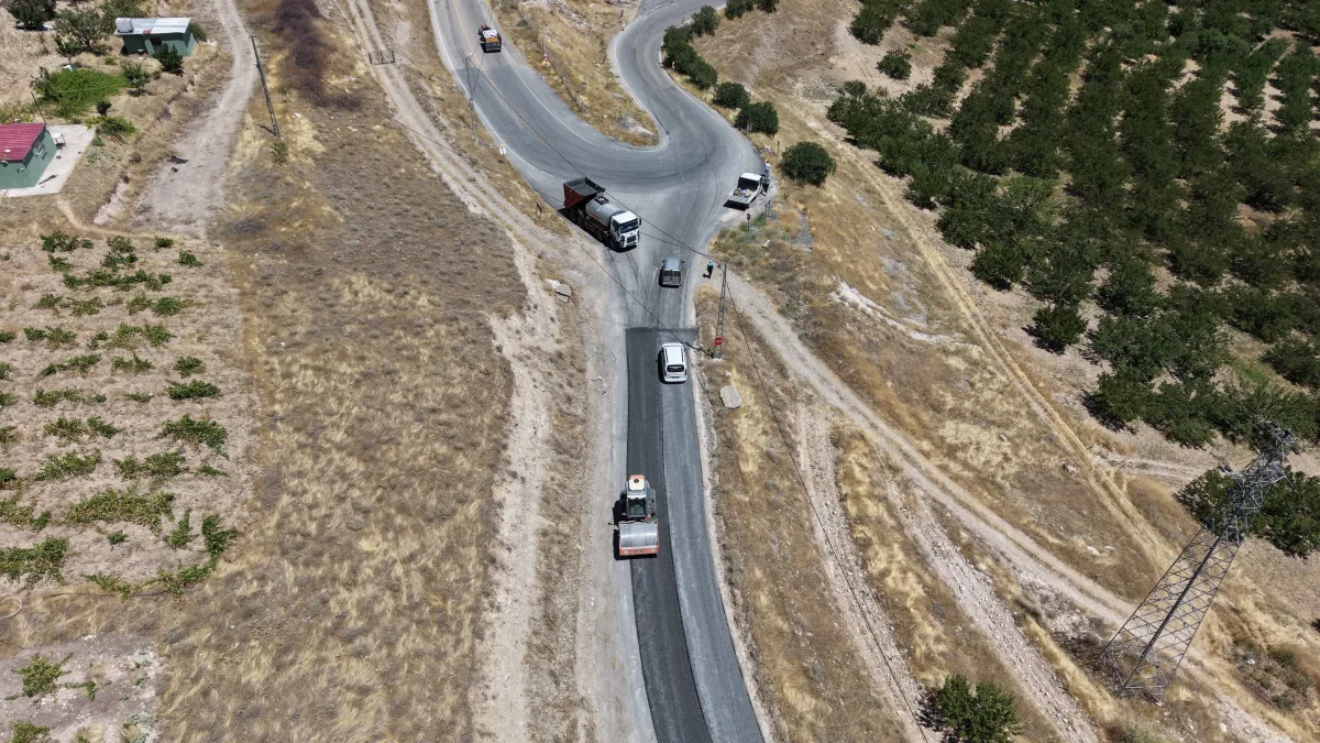BATTALGAZİ’DE ASFALT ÇALIŞMALARI SÜRÜYOR