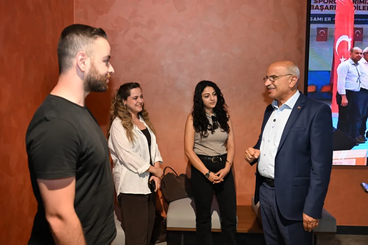 BÜYÜKŞEHİR BELEDİYESİ ŞEHİR KÜTÜPHANESİ    ÖĞRENCİLERİN GÖZDESİ OLDU 