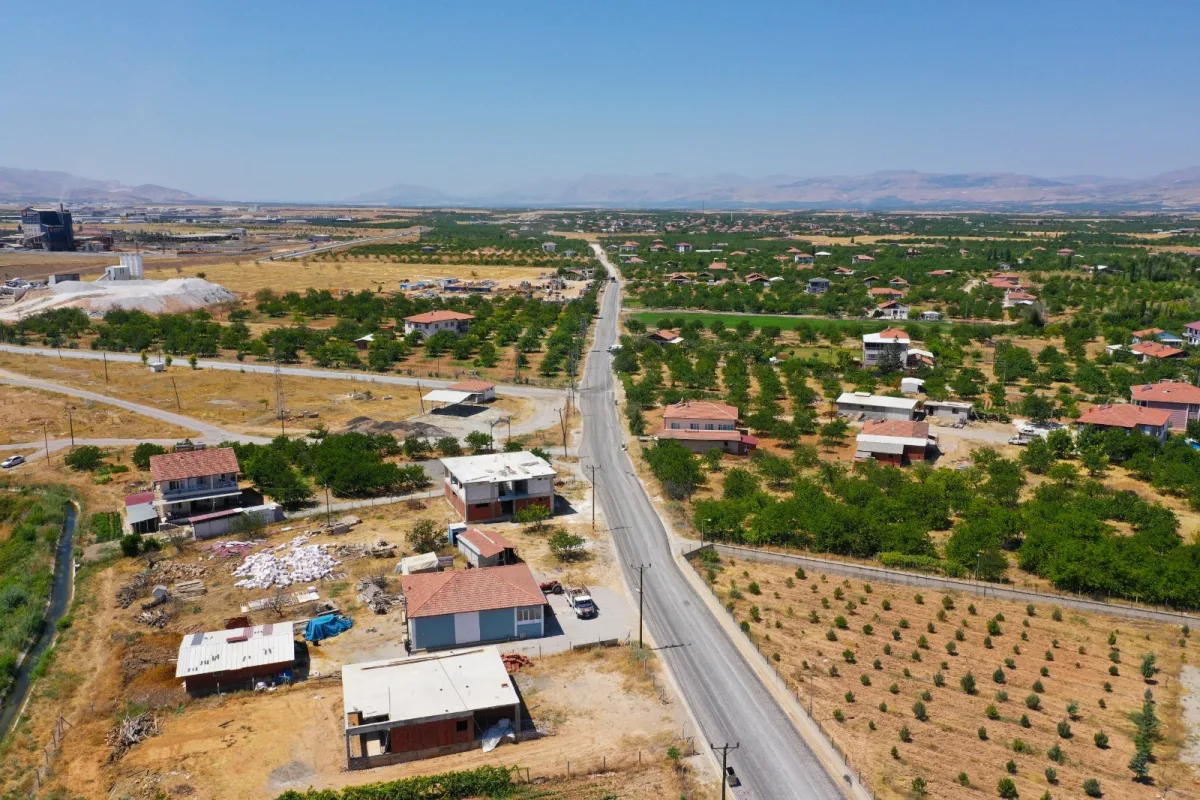 İKİ ÖNEMLİ YOL AKSINDA ÇALIŞMALAR EŞ ZAMANLI SÜRÜYOR 