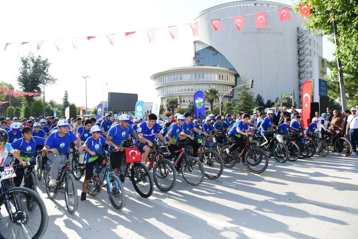 MALATYA'DA ULUSLARARASI BEYDAĞI    DAĞ BİSİKLETİ YARIŞI KORTEJLE BAŞLADI 
