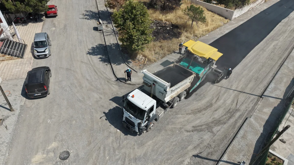 BATTALGAZİ’DE YOLLAR ASFALTLA YENİLENİYOR.
