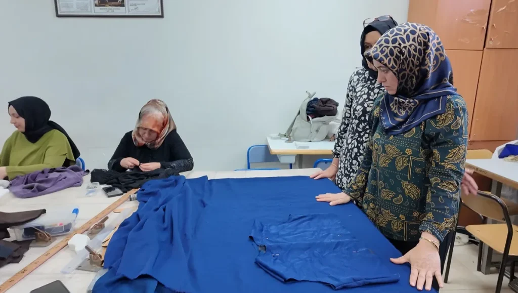 Büyükşehir Belediyesi Hazır Giyim Kursu İle Meslek Ediniyorlar